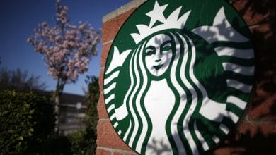 Starbucks Falls as New CEO Schultz Suspends Buyback Plan