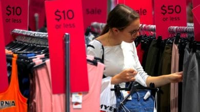 Australian consumers spooked by rate risk, inflation -survey