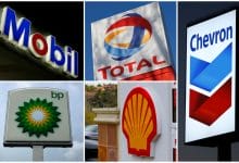 U.S. oil giants Exxon, Chevron post blowout earnings, ramp up buybacks