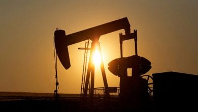 Oil settles below $90 as recession fears mount