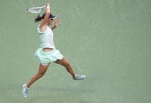 Tennis-Swiatek swats aside Jabeur to claim maiden U.S. Open title
