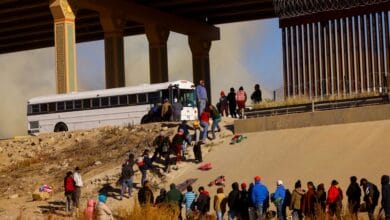 More than 1000 migrants crossed the US border-witness