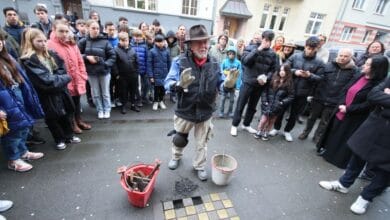 German artist nearing 100,000 cobblestones to mark victims of Nazis