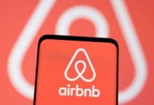Airbnb forecasts fewer bookings, lower prices in Q2; shares slump