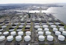 Oil rises on US crude draws, tight global supply
